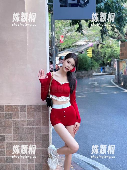 发现Min.E (민이)的秘境：她的图库中满载创意与灵感的秘书写真资源！